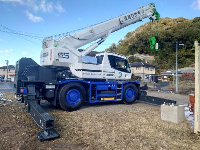選ぶならコレ！25tラフテレーンクレーンの機動性と汎用性